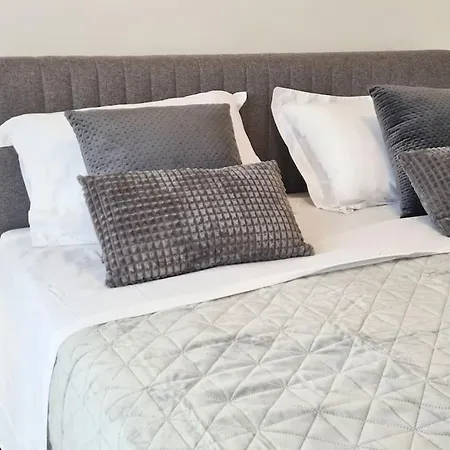 Ilari - Luxury 100m2 Penthouse, Terrace & View In *