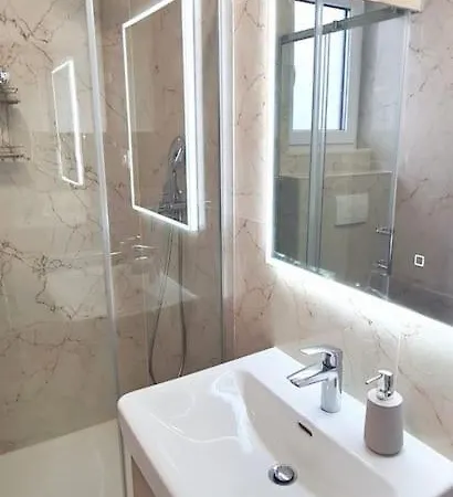 Ilari - Luxury 100m2 Penthouse, Terrace & View In Lägenhet *