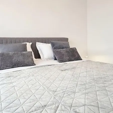 Ilari - Luxury 100m2 Penthouse, Terrace & View In *