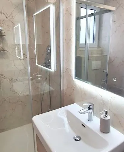 Ilari - Luxury 100m2 Penthouse, Terrace & View In Lägenhet *