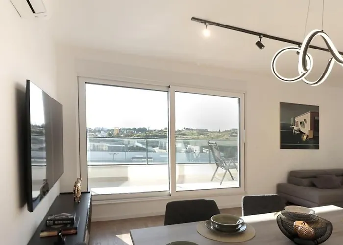 Ilari - Luxury 100m2 Penthouse, Terrace & View In Lägenhet