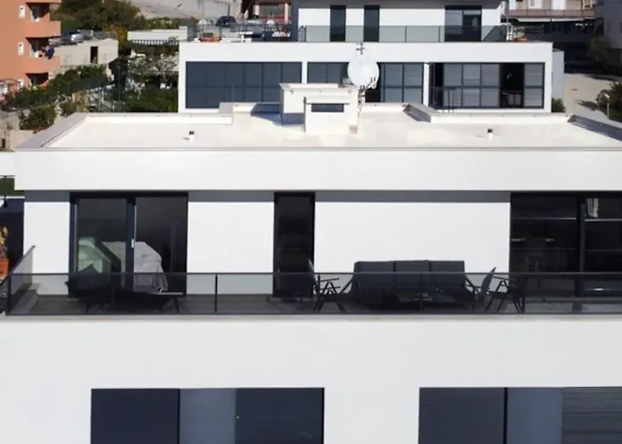 Ilari - Luxury 100m2 Penthouse, Terrace & View In Lägenhet