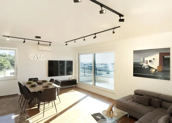 Ilari - Luxury 100m2 Penthouse, Terrace & View In Split