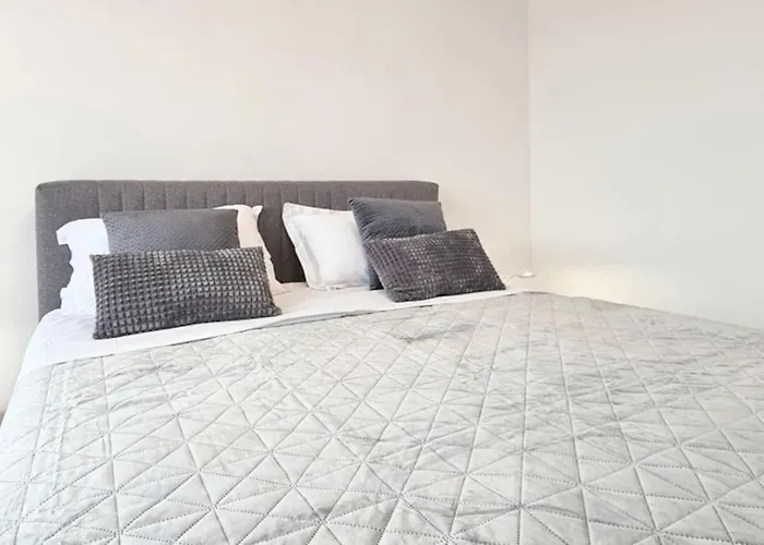 Ilari - Luxury 100m2 Penthouse, Terrace & View In *