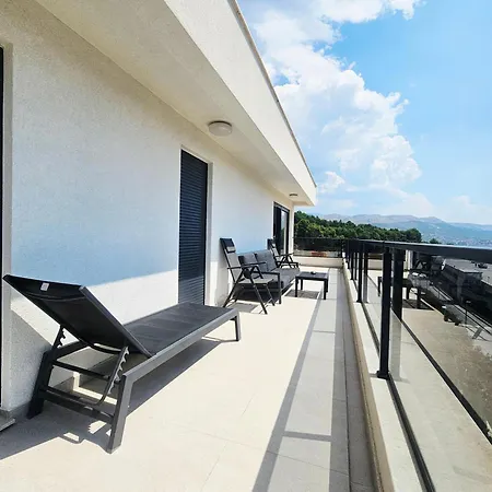 公寓 Ilari - Luxury 100m2 Penthouse, Terrace & View In 斯普利特