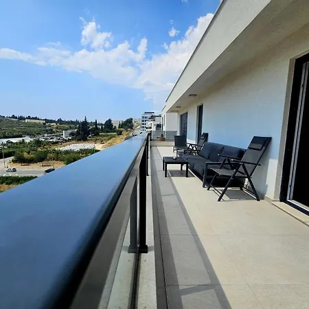 Ilari - Luxury 100m2 Penthouse, Terrace & View In *