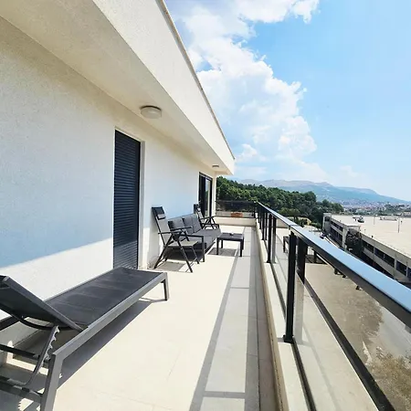 Ilari - Luxury 100m2 Penthouse, Terrace & View In *